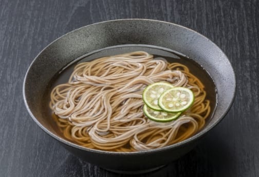 国産石臼挽き蕎麦粉100％！冷やしぶっかけ祖谷（いや）十割そば