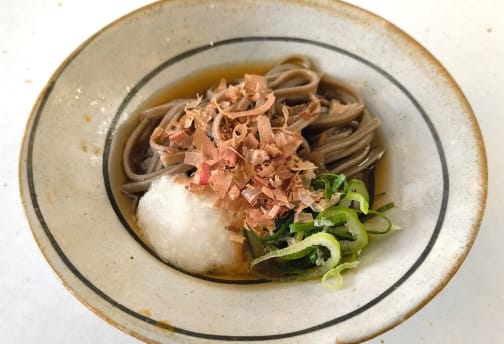 [太さ」X「八割」＝じわっと味わえるそばの旨味！とろろ入り太切り八割そば