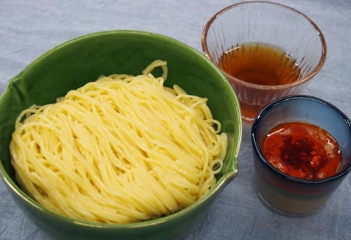 2種のつけ汁【冷し中華風・担々麺風】で味わう〝モッチリ〟ざる中華そば​