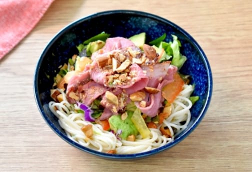 S&Bマジックソルトが味の決め手!!ローストビーフの彩りサラダそうめん