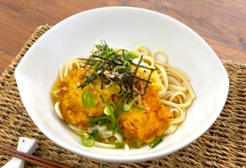 手打ち風贅沢食感！甲州地鶏のとり天おろしぶっかけうどん