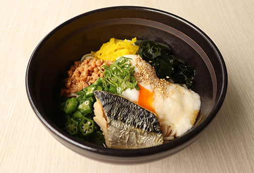 発売から53年！”名代つゆ”仕立夏バテ爆散焼きサバばくだん麺