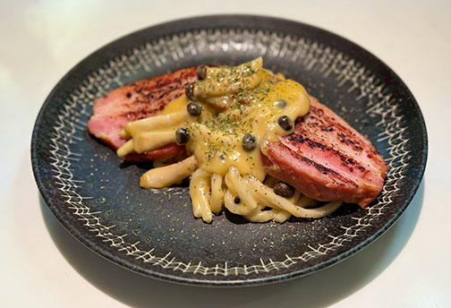 厚切りベーコンの濃厚カルボナーラ風うどん