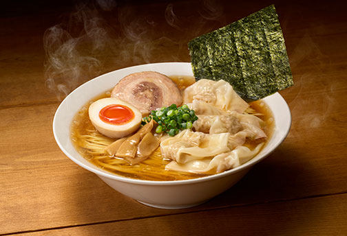 焦がしねぎ油香る つるっとなめらかな肉ワンタン三昧 中華そば