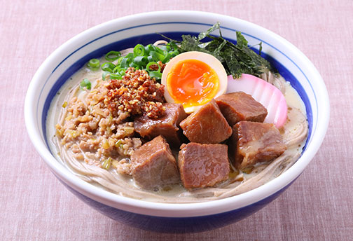 二連覇中‼絶対王者のごろごろチャーシューとそぼろのＷ肉そば